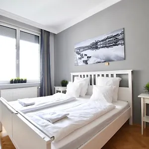 Standerd By Hi5 - Lovag Family Apartament Budapesta